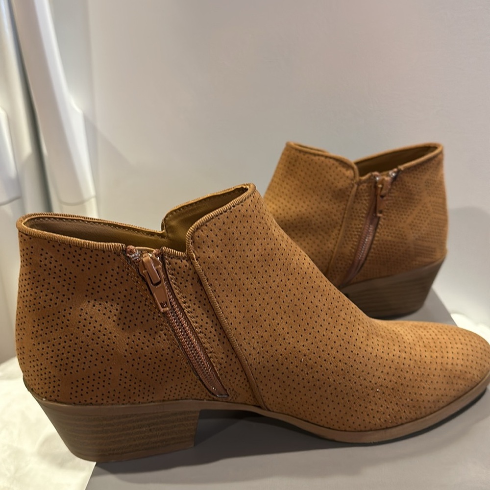 New in box Falls Creek “Brandy” Ankle Bootie in Camel Color- Size 8.5 - Picture 3 of 7